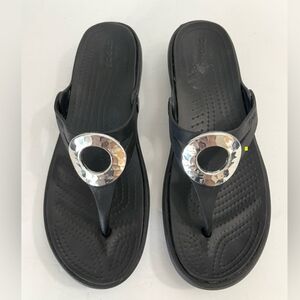 Crocs Sanrah Black Wedge Heel Sandal Silver Ring Accent Slides Comfort Size 8